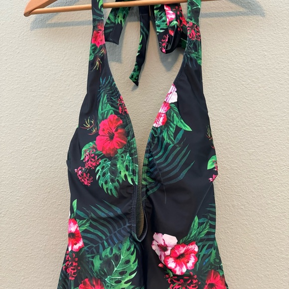 Begonia.K Tropical Print Deep V-Neck Criss Cross Floral One Piece Swimsuit - Picture 5 of 8